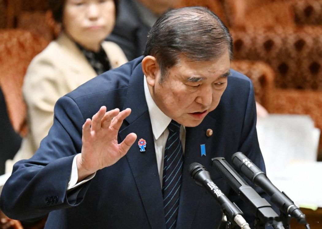 【“石破茂之问”戳到高市痛点，孙玉良：想当女版东条英机自取灭亡】最近，日本前首相