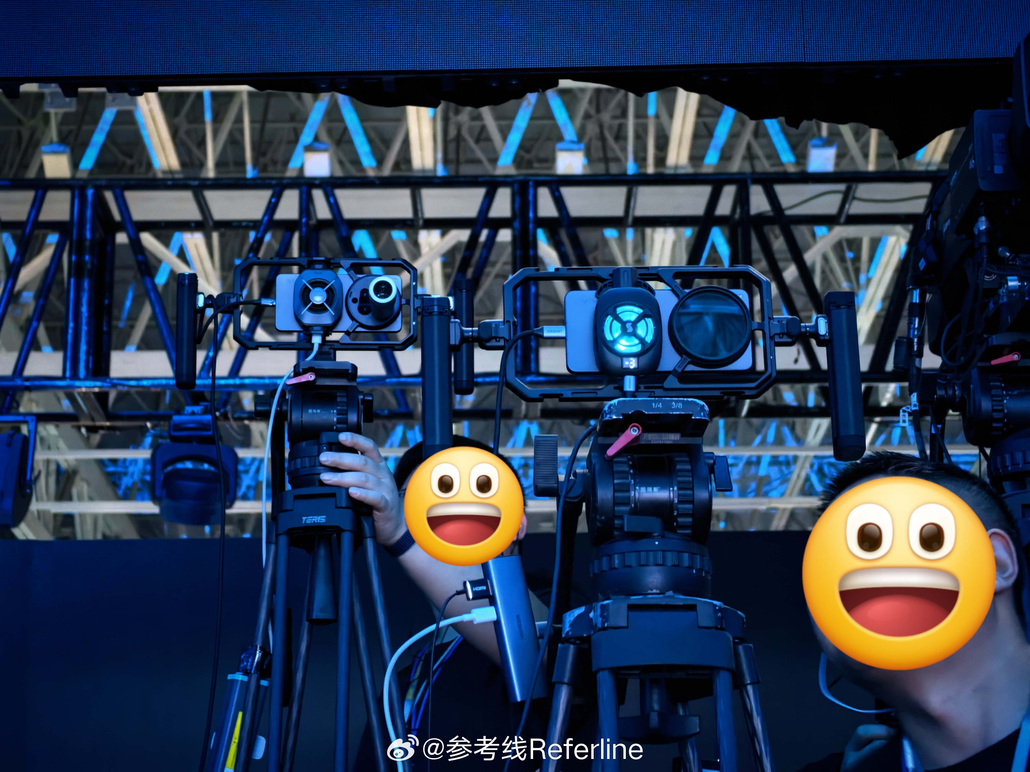 vivo 真的有在用手机在做发布会直播，看看这是什么手机？vivo X300 U