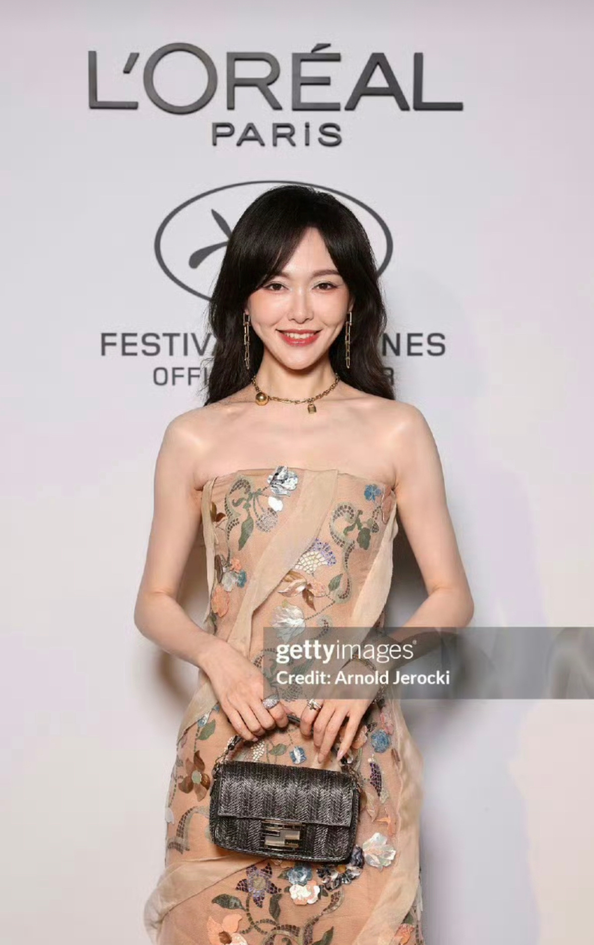 唐嫣G社生图状态只能说和同期花比状态真的挺一般苹果肌有点太突出了 ​​​