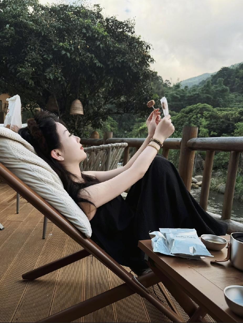 多年以后我才承认，那场仓促奔赴的婚姻，从来都不是救赎，而是年少无知的我，亲手为自