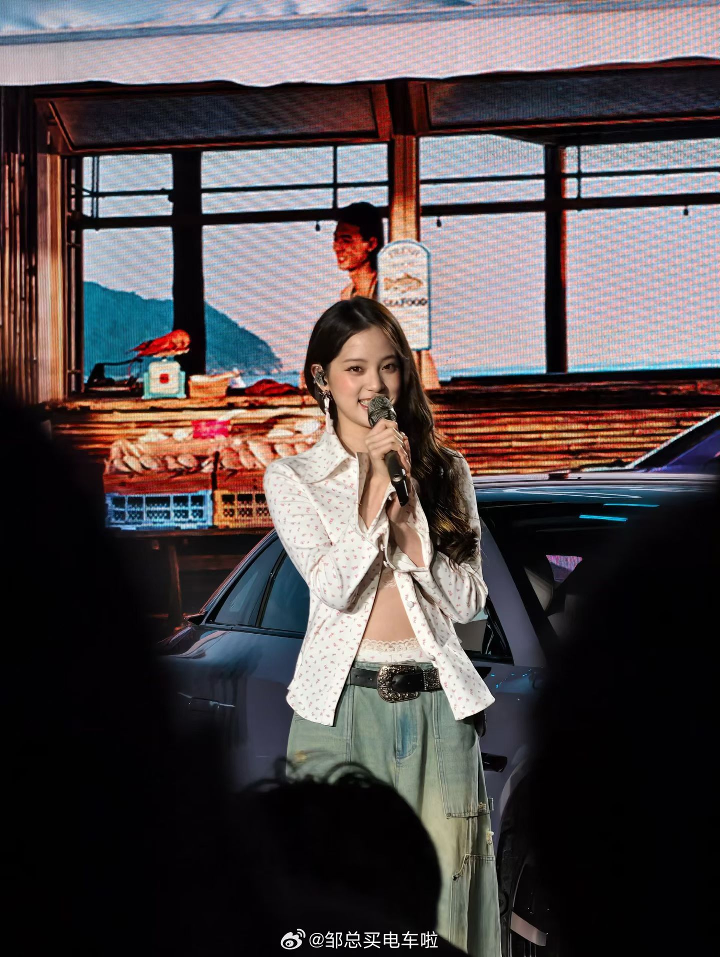 小鹏这次的代言人，真的选对了。这，确实就是MONA的用户画像。邹总买电车啦 欧阳
