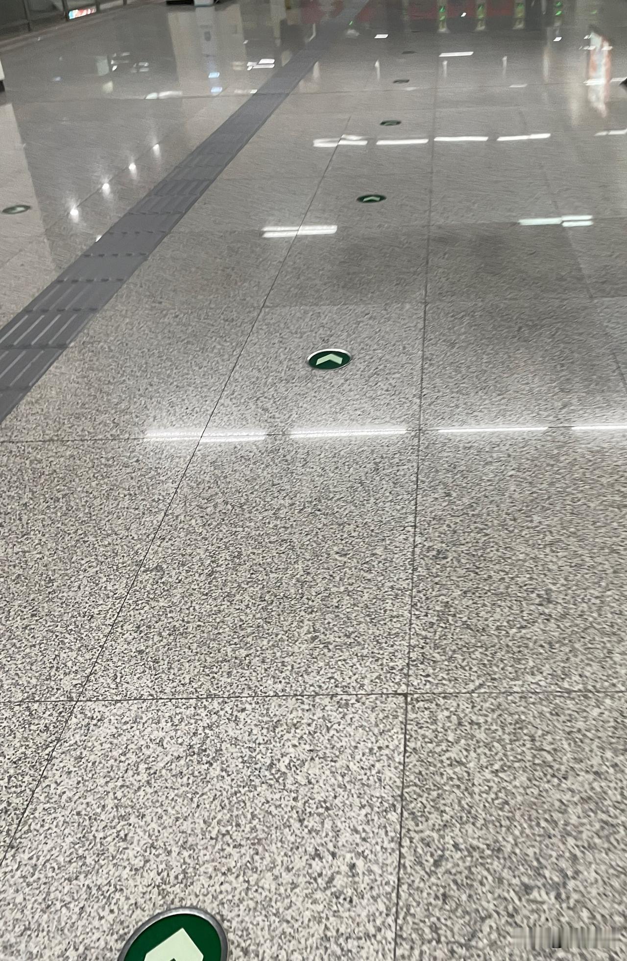 爱提前焦虑。

前天预约了郑大一附院南院区的号，昨天还在下雨。

晚上睡觉前担心