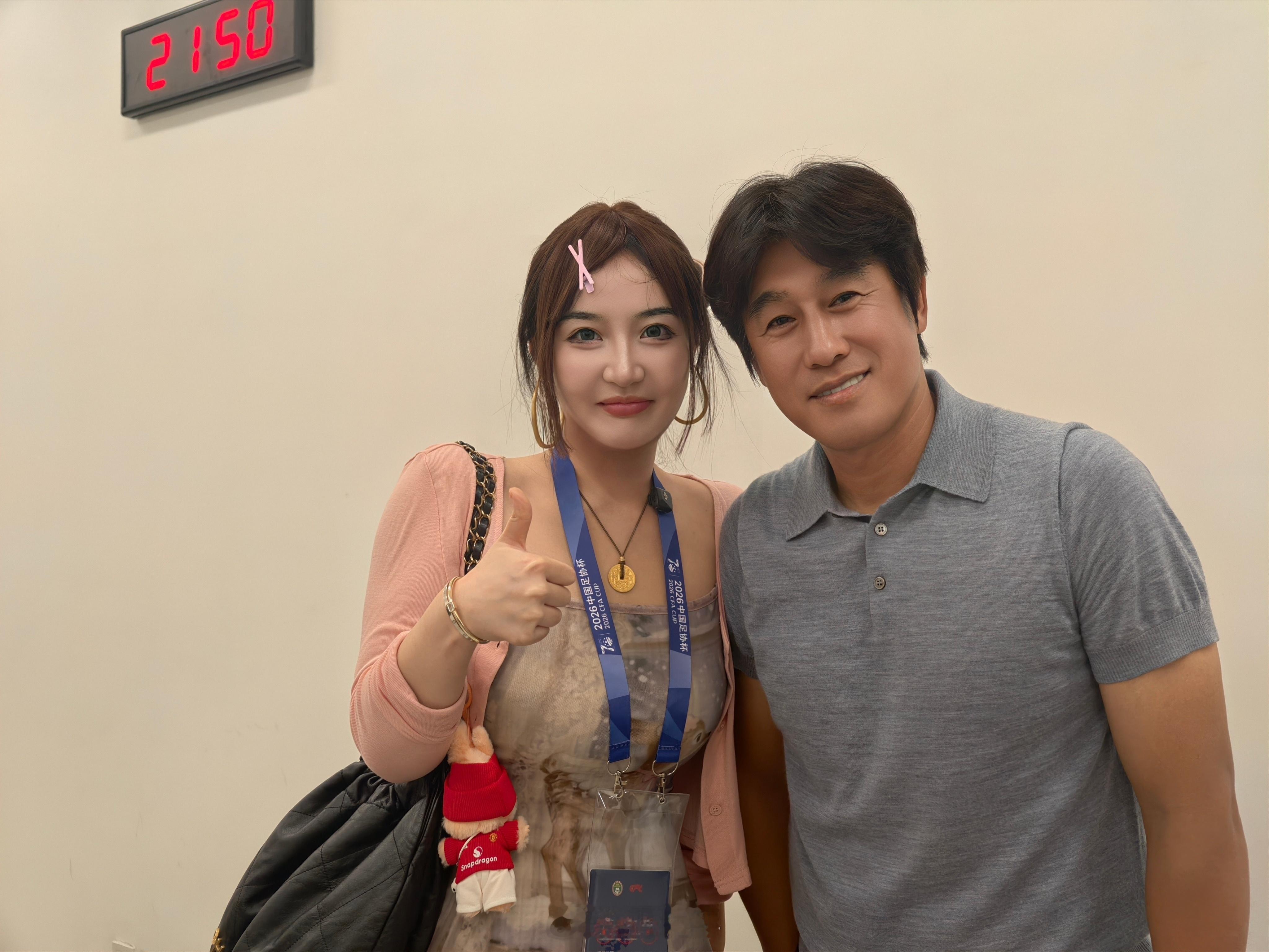 可以订票去河南了各位[捂嘴哭]-今天赛后比较特别，属于是集体包围了客队主教练[允