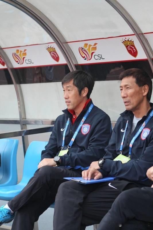 高洪波无论在联赛还是在国家队都表现不错，只是国内教练在国家队还是很容易受到其他因