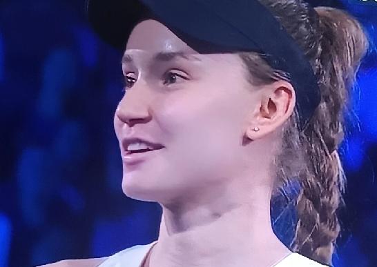 莱巴金娜2-1逆转佩古拉，晋级迈阿密站四强！
      北京时间3月26日03