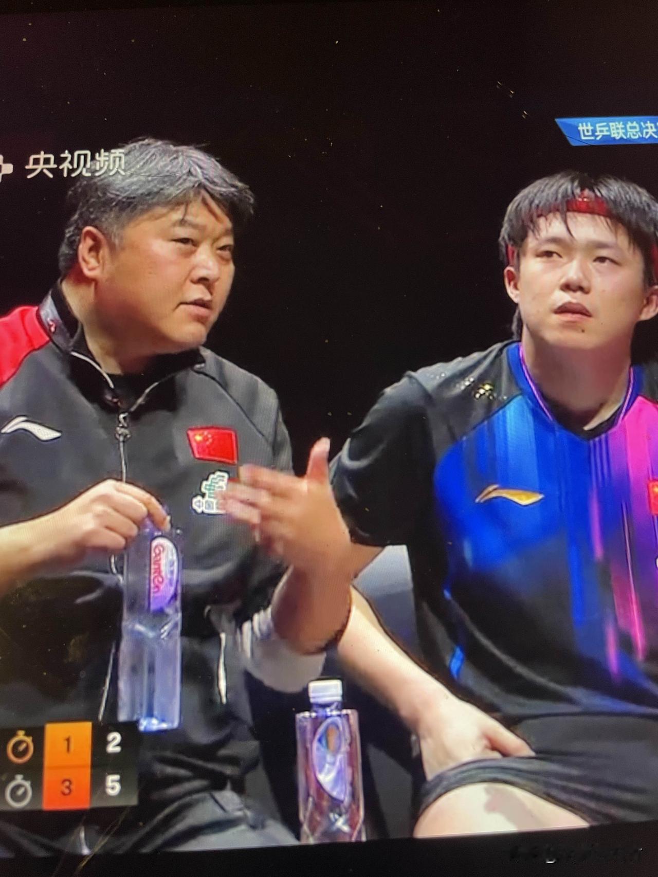 注意到了吗？王楚钦换场外指导了
WTT香港总决赛男单1/8决赛
王楚钦4:3松岛