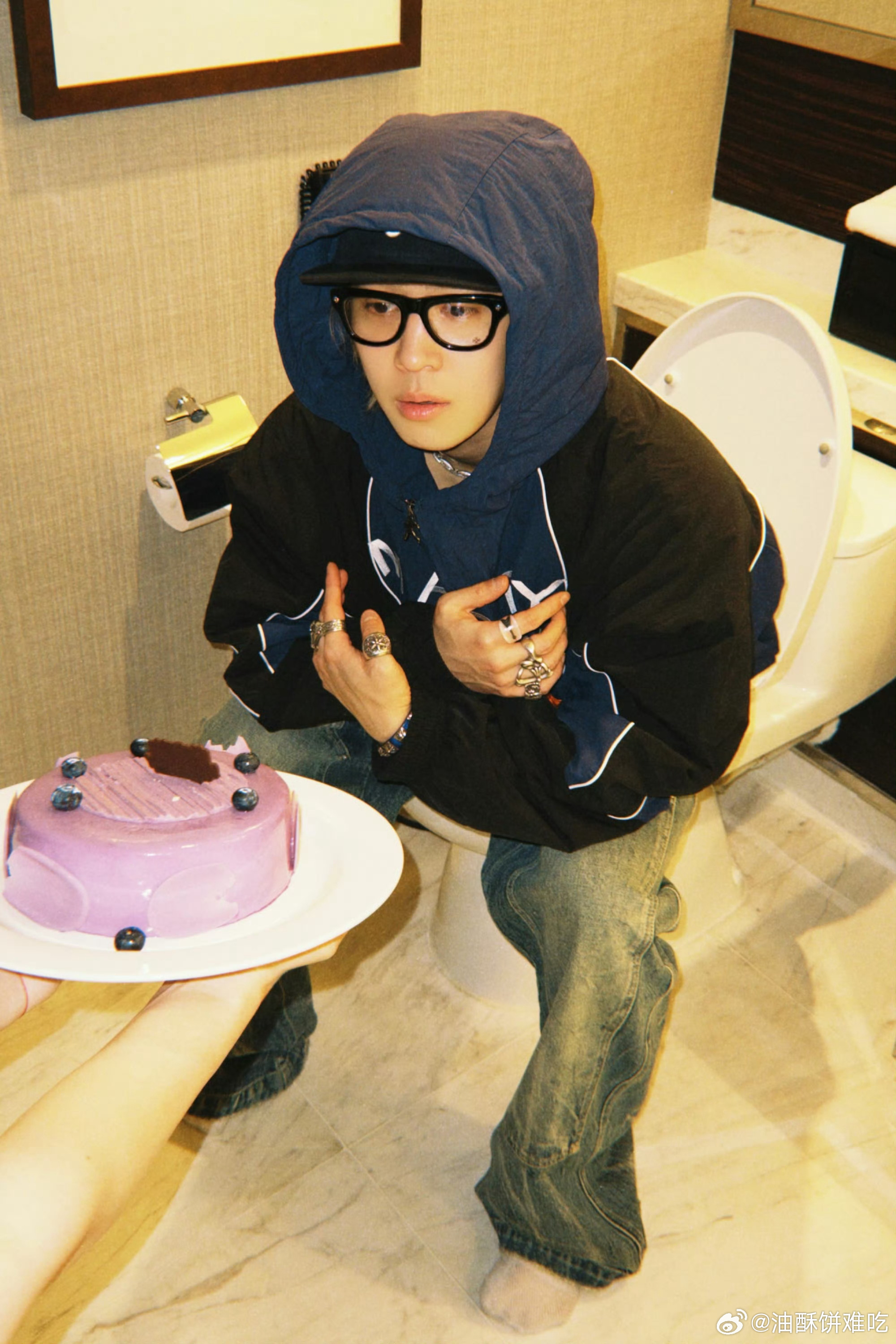 马伯骞生日第一天就搞抽象哈哈马伯骞生日第一天就整抽象活！生日当天被迫营业搞抽象，