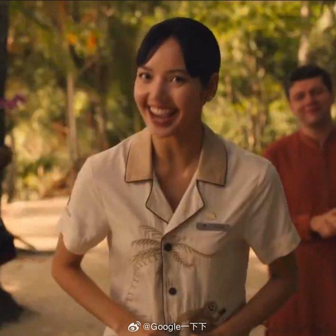 #Lisa新剧演服务员##Lisa演服务员# Lisa 在《白莲花度假村》的服务