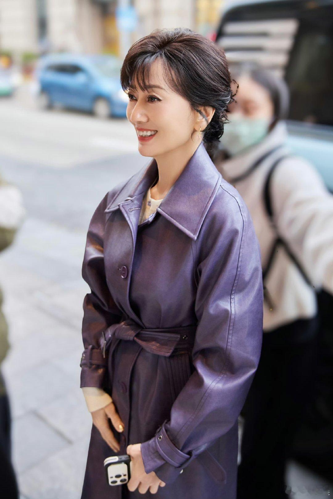 赵雅芝戴军热聊 赵雅芝戴军在聊什么 同框画面太美好！赵雅芝戴军相谈甚欢 