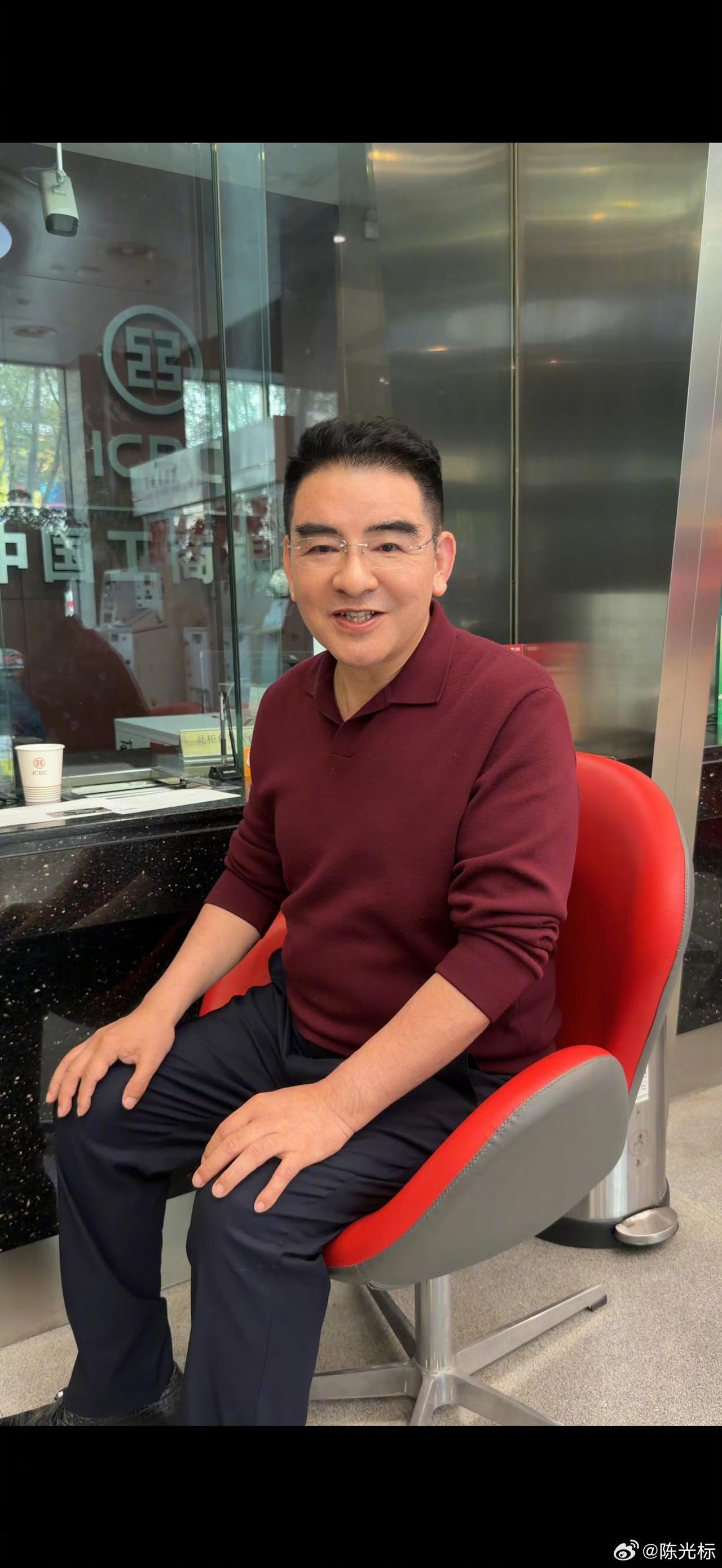 陈光标，说到做到了！
自从张雪说如果陈光标真的要送他的1300万豪车就去转卖，千