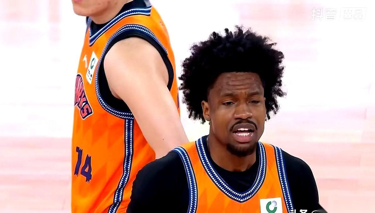 上海久事外援古德温，在客场带走胜利的同时，也留下了一份让人五味杂陈的数据单。
全