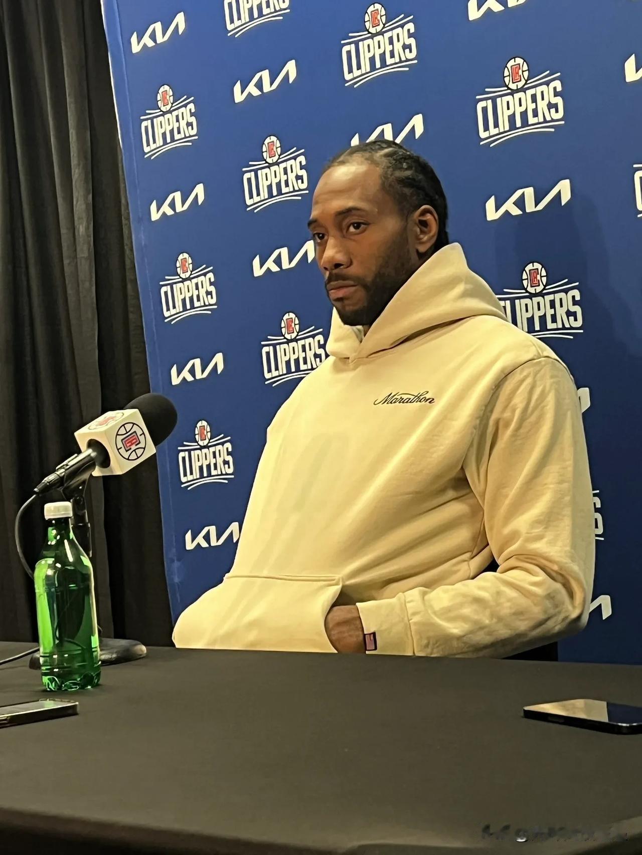 这是科怀职业生涯中最奇怪的常规赛

10月至11月：60-70%状态良好，从半月