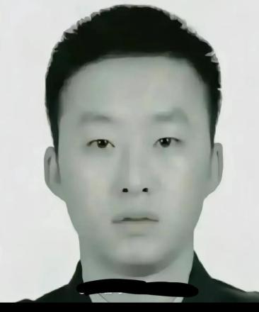 1985年，毒贩桑顿飞机失事，1500万美元的可卡因掉进森林，然后，一只黑熊把它