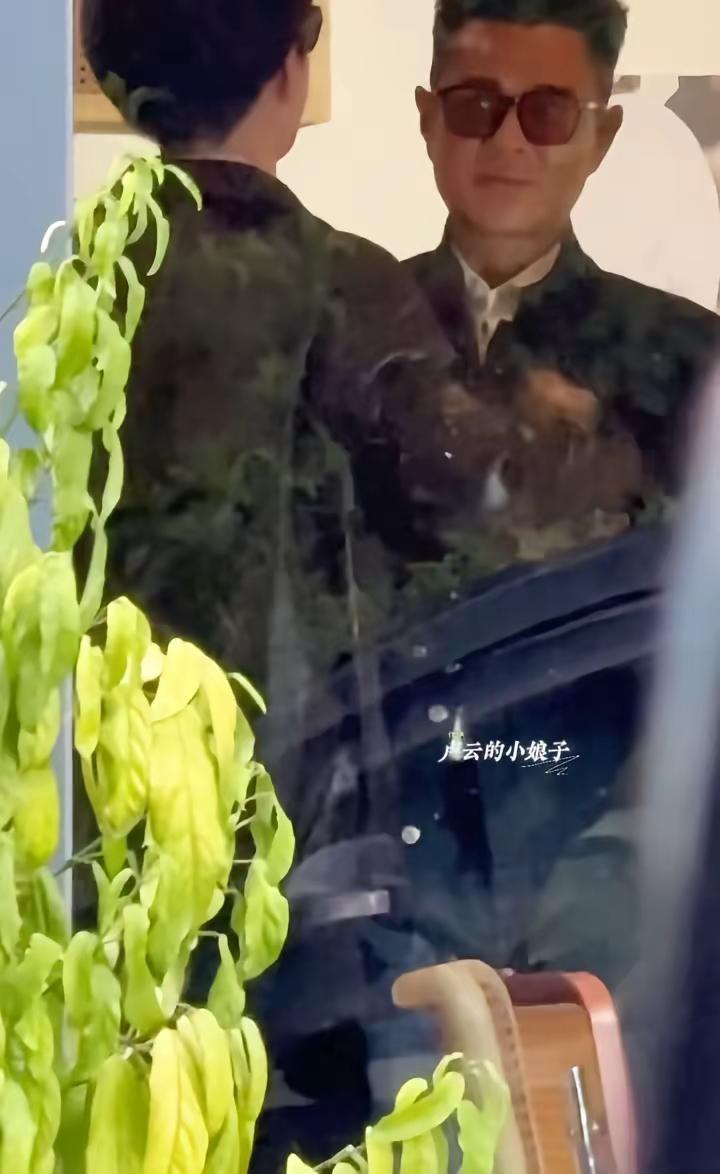 看的出来两位男神聊的很开心 cr老师：卢云的小娘子