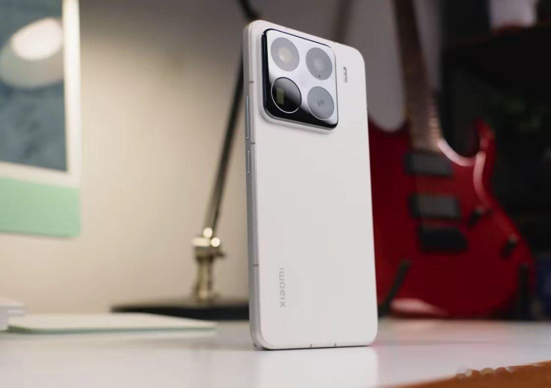 买iPhone16还是等iPhone17，这个问题问得一点水平也没有，在4000