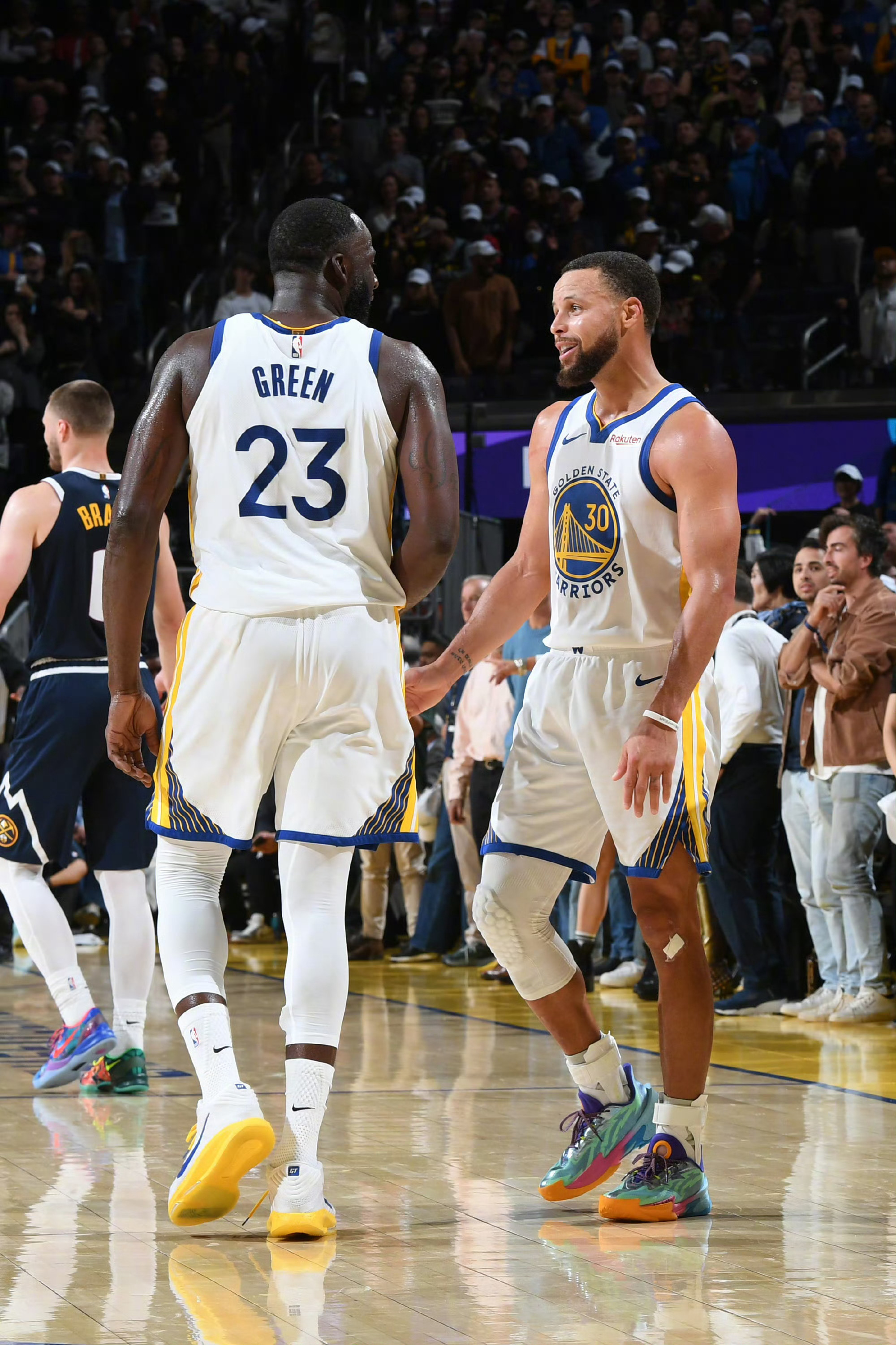 记者：“这是连续第二次，追梦不在场的情况下，球队反而做出了积极回应。这说明什么吗