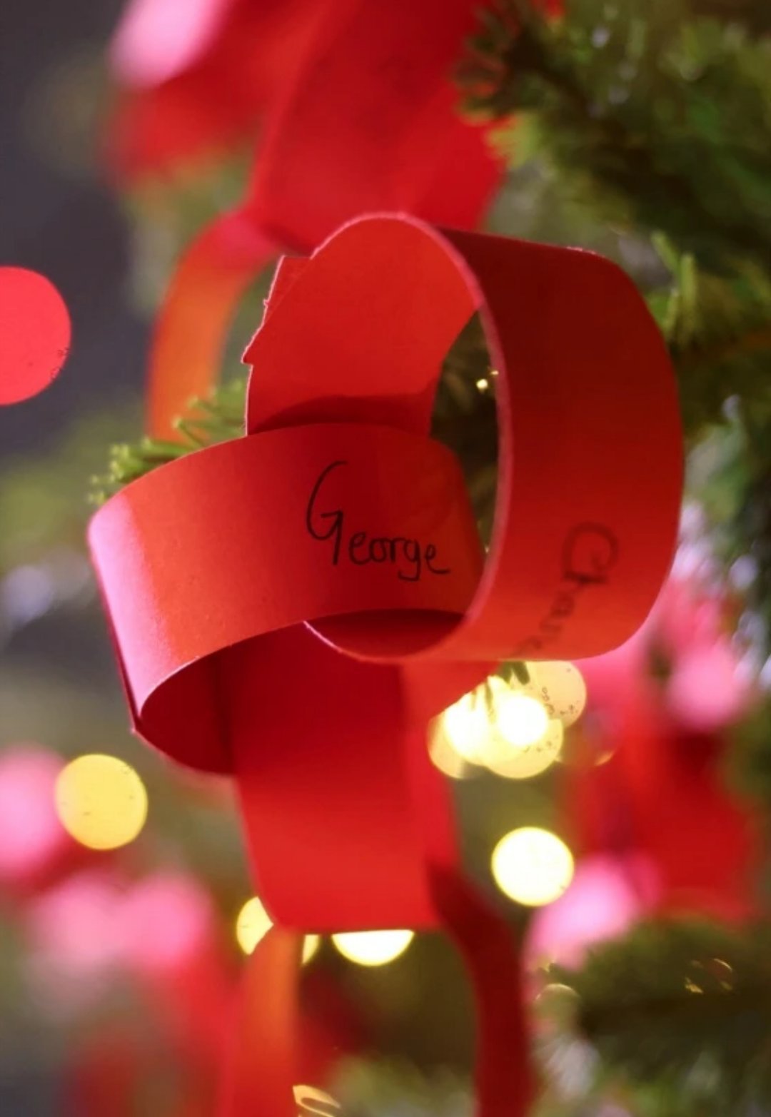 三宝的字~每年圣诞颂歌音乐会都会设有这样一个环节，主要就是把圣诞祝福或自己的名字