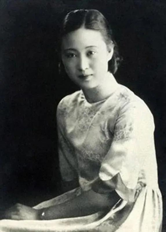 1904年，22岁的蔡锷要迎娶29岁的刘长姑。然而，婚礼现场，刘长姑却说：“我誓
