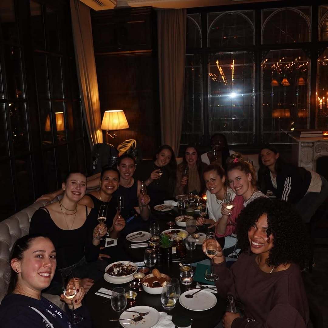 安特罗波娃在伊斯坦布尔度过生日，并拿到晋级欧冠四强的资格，非常完美！ 