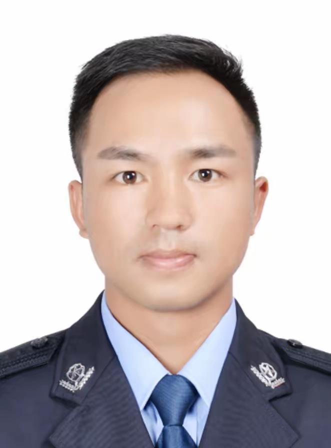 李小龙，男，哈尼族，1992年10月出生，2015年9月入伍，2019年1月1日