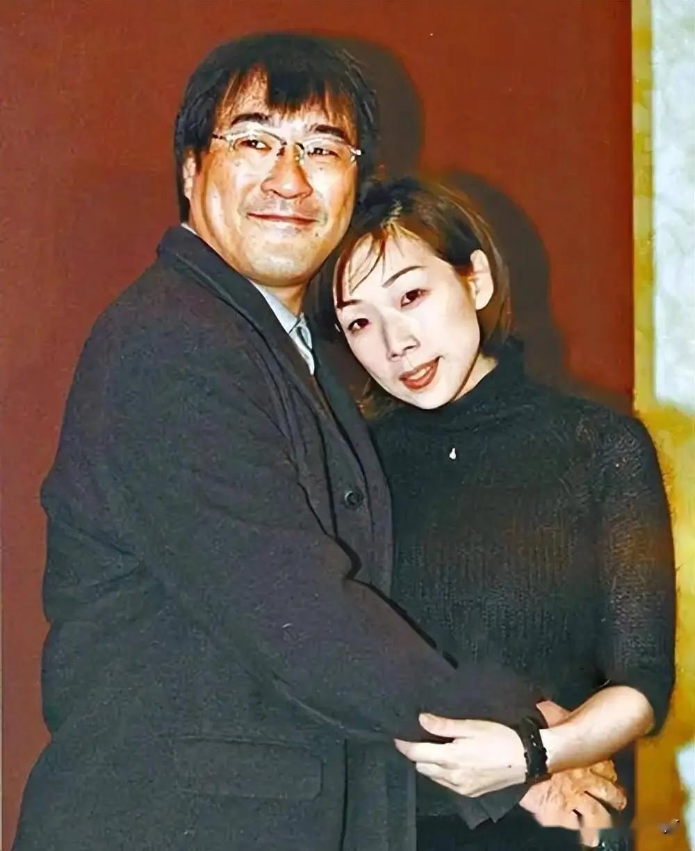 1994年，李宗盛婚内出轨，爱上了妻子的闺蜜林忆莲，为需求刺激两人同居了，不想林