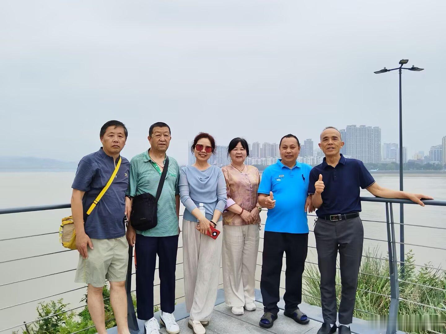 早安你已连续早安问候3259天，昨晚睡了6小时58分钟。朋友节今天是朋友节，如果