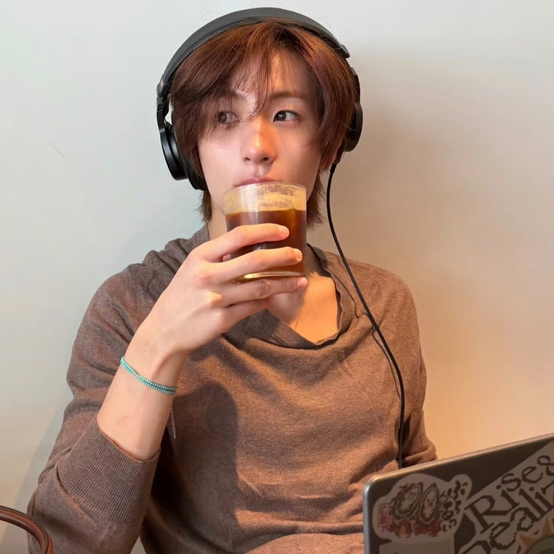 “Hello? 我的时间很宝贵的，约我吃饭又让我等，还是你觉得那台电脑比我好看？