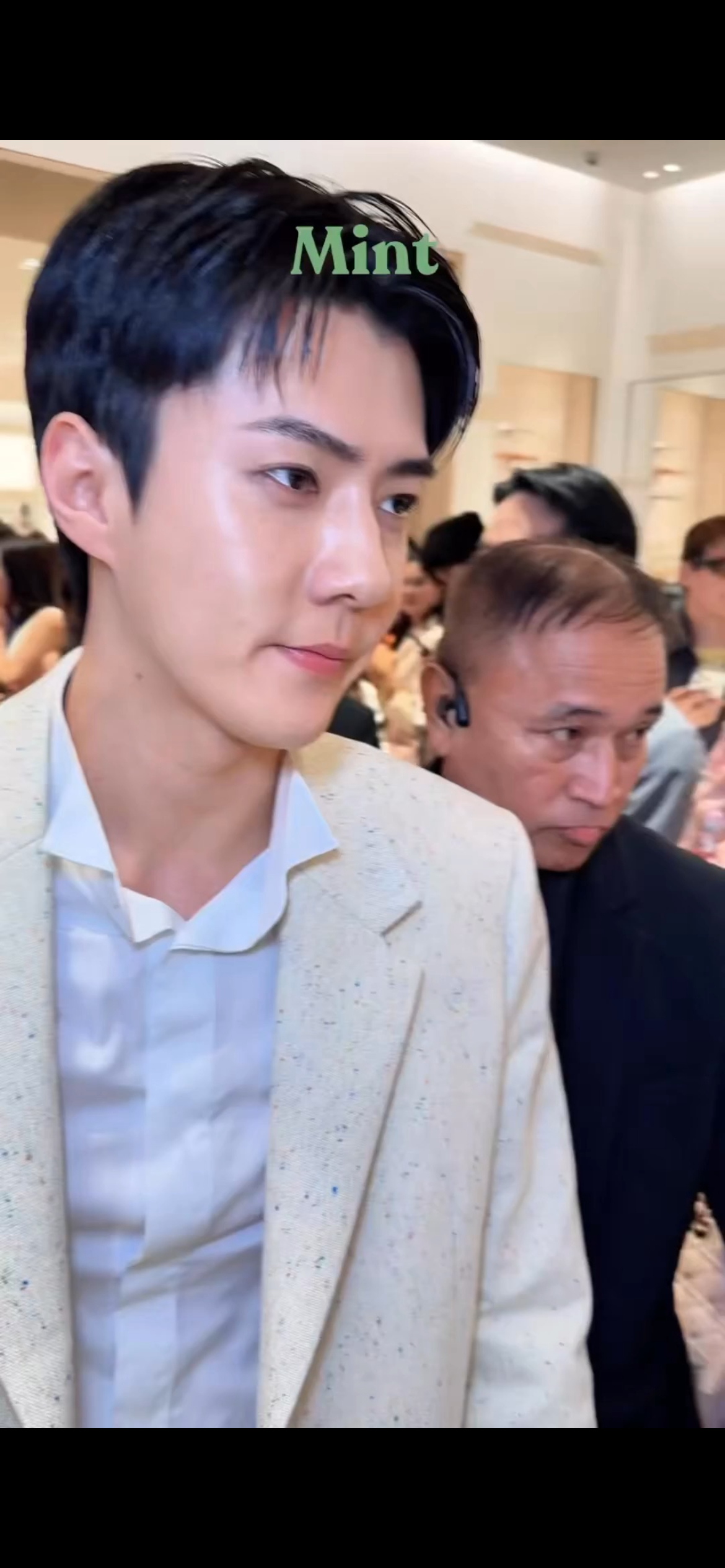 吴世勋吴世勋dior活动吴世勋白色西装 无修视频截图 我心动了😭 