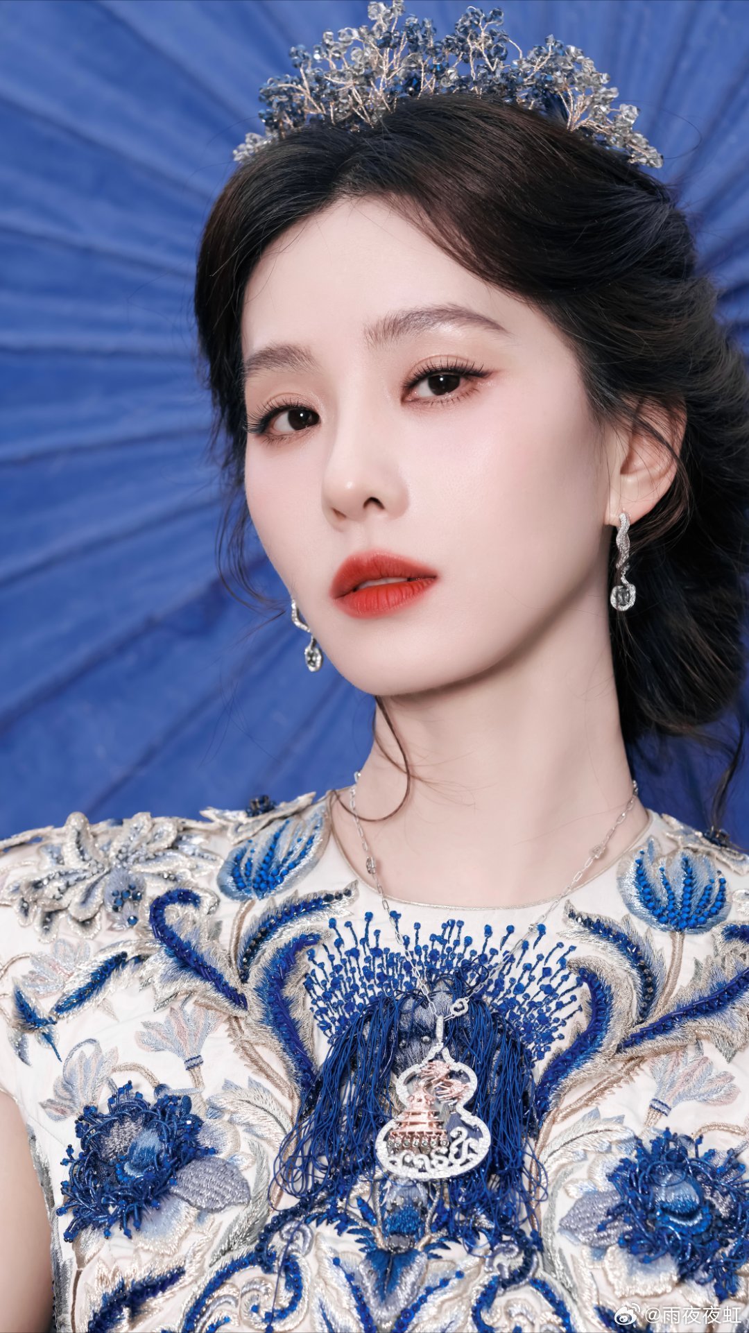 这个刘诗诗美晕了刘诗诗峨眉山生图封神！白衣清雅绝尘，与山水相融，仙气飘飘，龙葵再