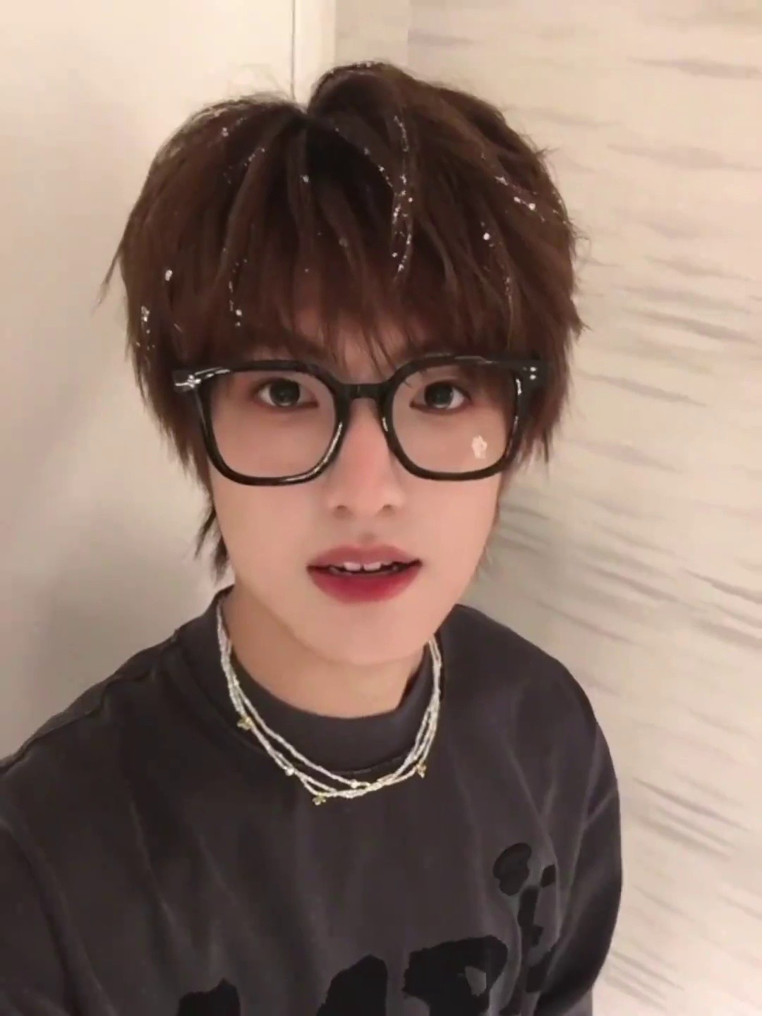 张泽禹发文感谢粉丝"要去喜欢一个本身就很好的人"张泽禹发长文感谢粉丝，字里行间透