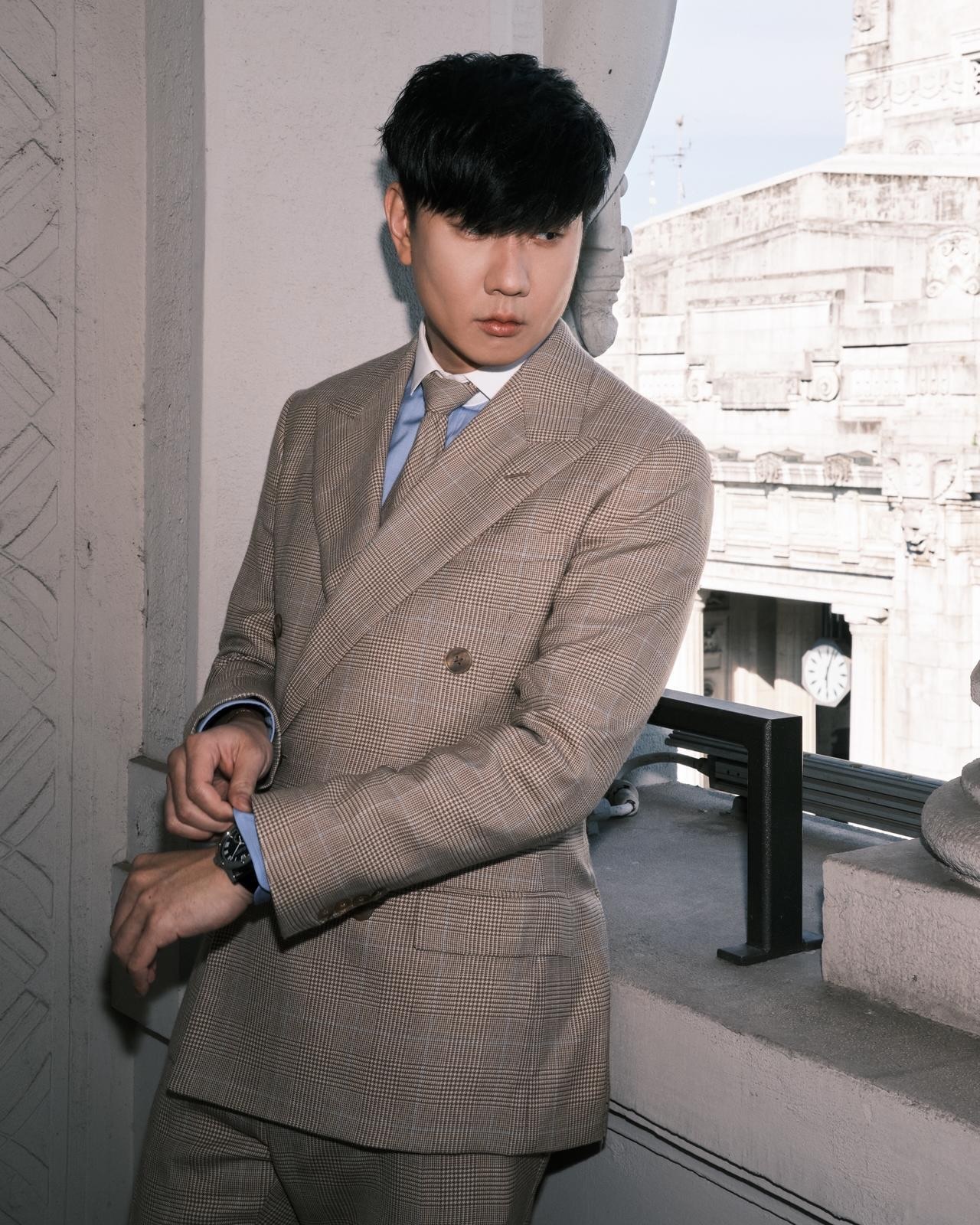 林俊杰  🌀  林俊杰jj20世界巡回演唱会 ig更新，米兰男装周帅图来啦，拍