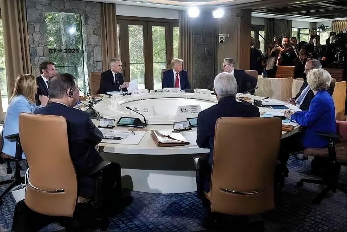 西方开始恐慌！急抛“救命油”难解近渴，霍尔木兹若长期封锁，恐将“无油可用”“上气