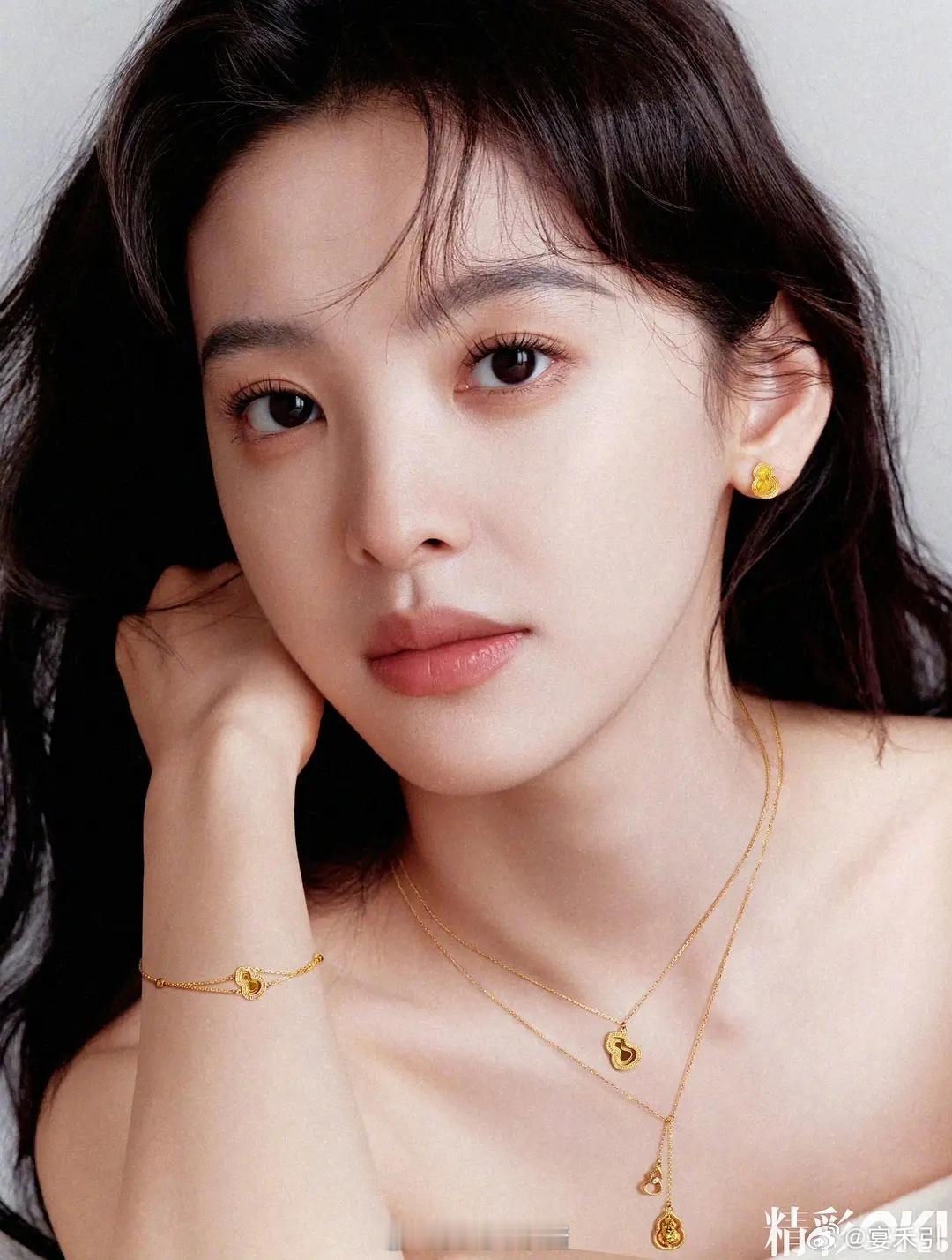 章若楠的杂志定价这么低男粉都不愿意消费[可爱] ​​​