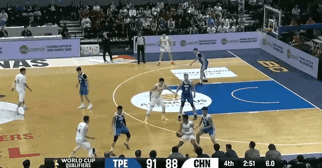 赵继伟这个超远绝平三分太关键也太硬了。还会有人怀疑赵继伟打不了国际比赛吗？
重温