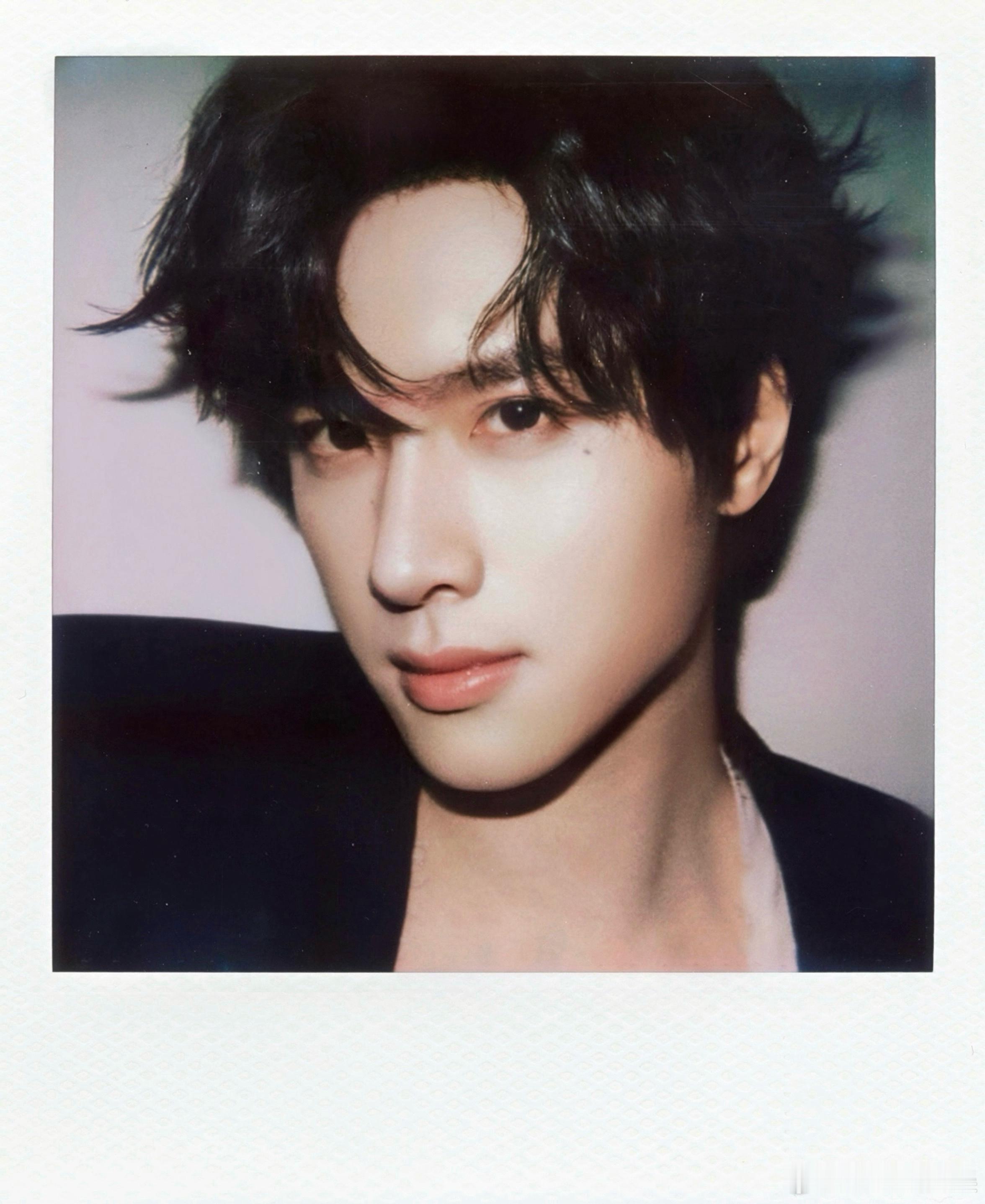 展轩撕拉片展轩赶一赶撕拉片末班车 展轩赶末班车的撕拉片太可！权威脸自带光环，黑红