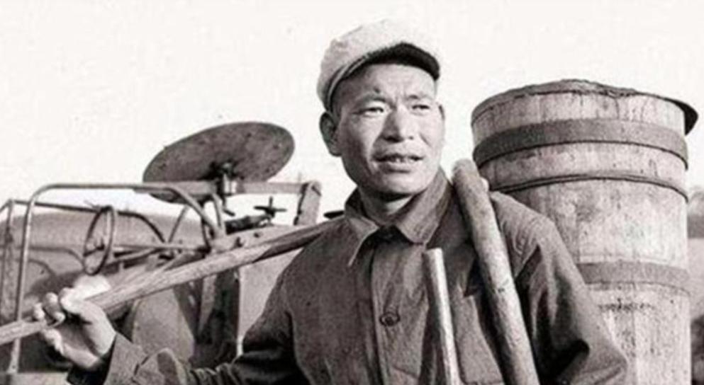 一个掏粪的，硬是攒出127套四合院，1500亩地，比今天多少拆迁暴发户都狠。