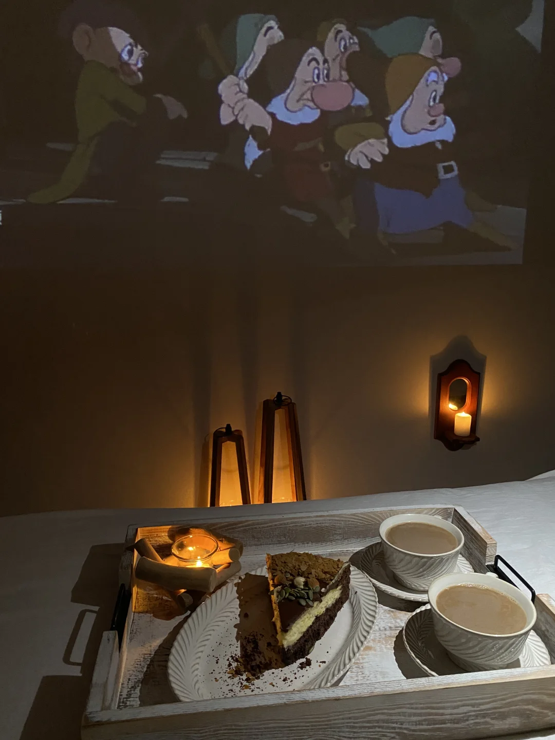 一个适合周末宅家的氛围 .📽