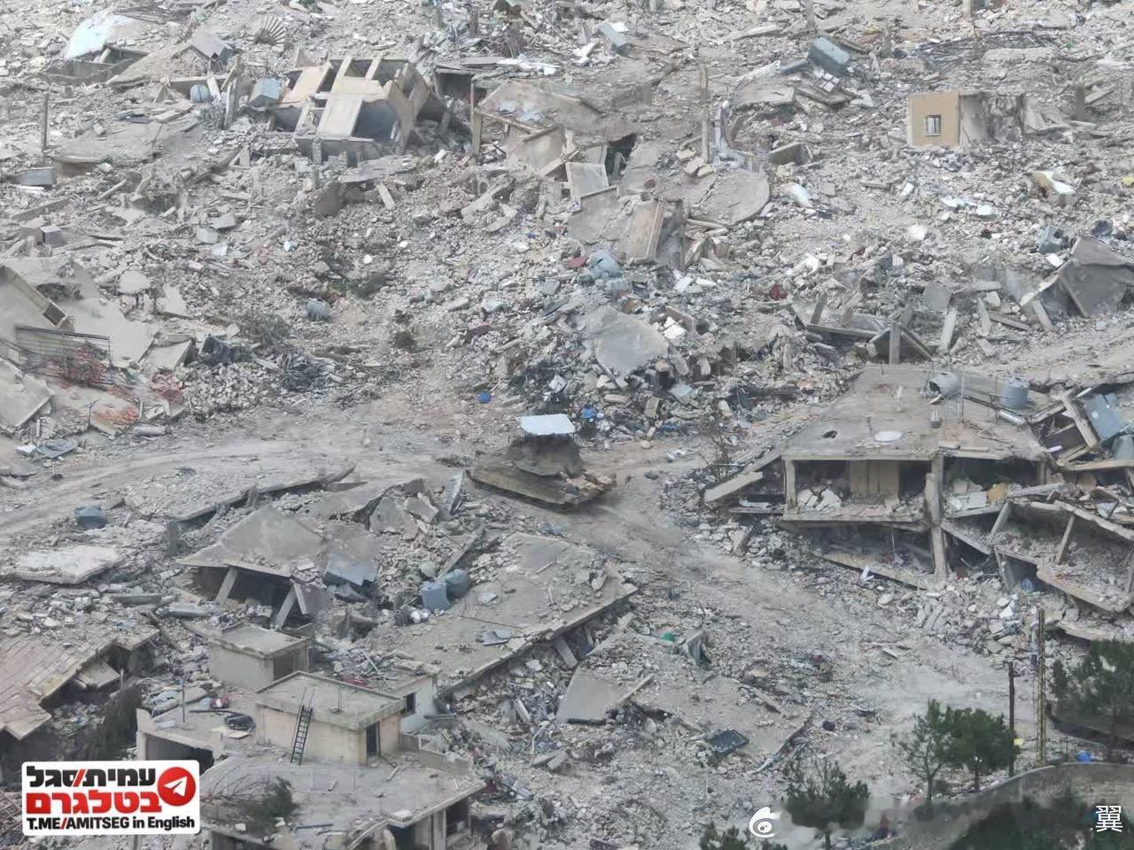 烽火问鼎计划 以色列梅卡瓦坦克位于宾特杰贝勒（黎巴嫩南部）的废墟中。以色列正在迅