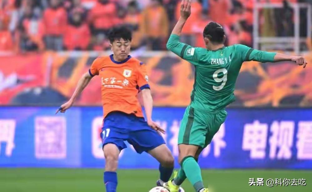 蒙哥马利嘴上尊重裁判，心里却盯着那场漏判的点球。
比赛当时，国安攻势如潮，角球