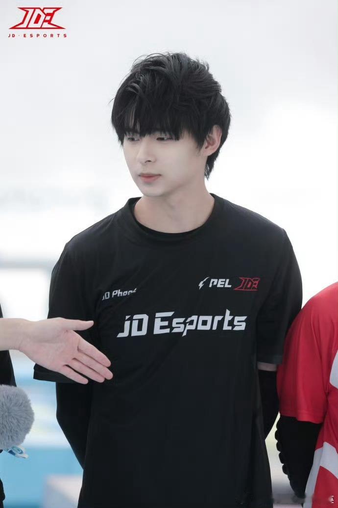 【影像回顾】Paraboy往年今日活动照更新。身着JDG Esports队服，清