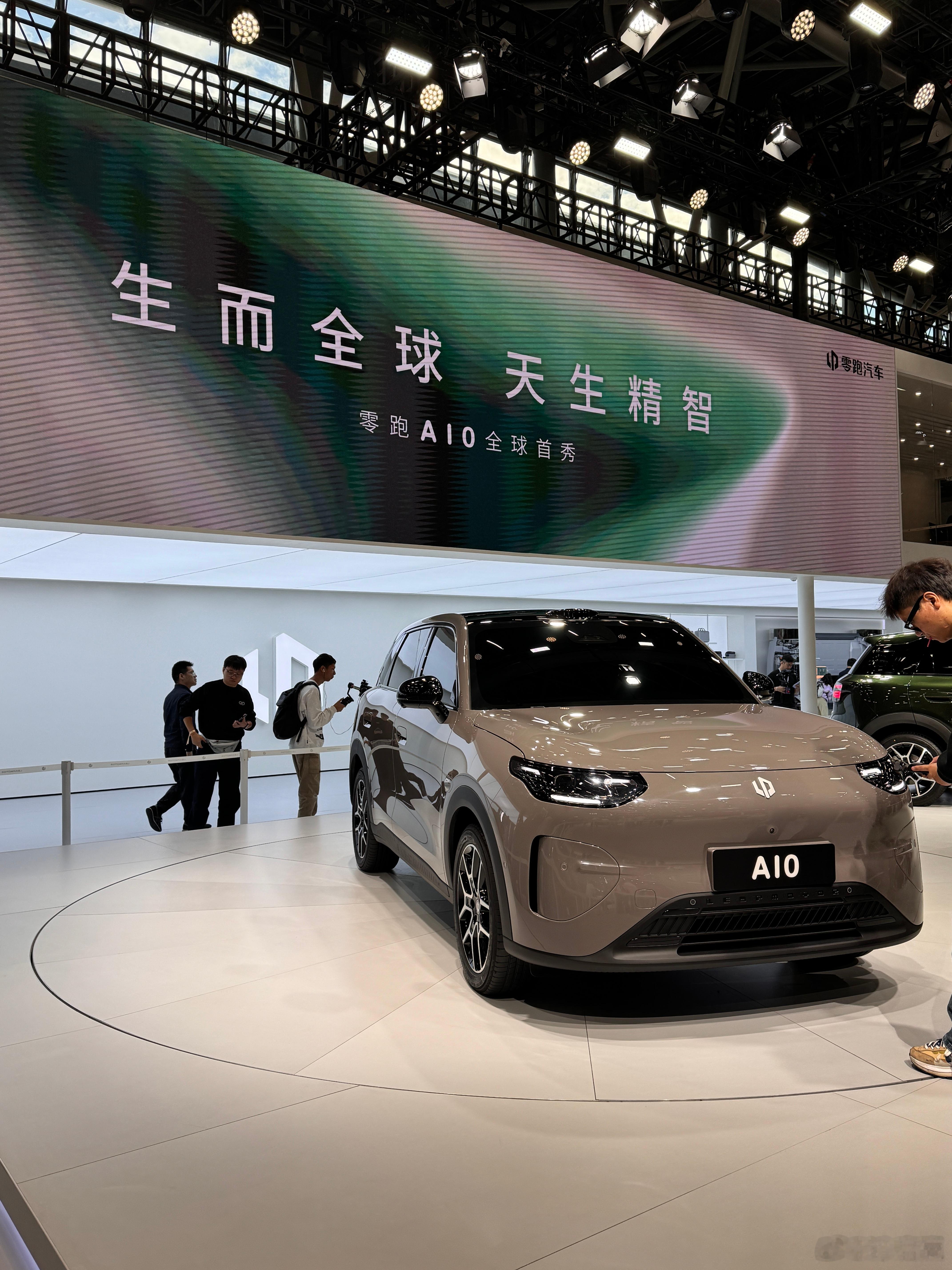 零跑的A10挺有意思，500公里续航，8295p芯片，激光雷达，真是够精致的。