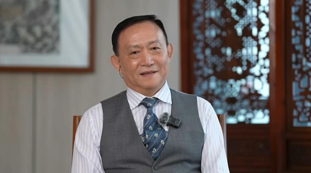 最狠的间谍不偷情报、不策反人，反倒直接钻进你家替你“立规矩”！据传卢麒元曾抛出一