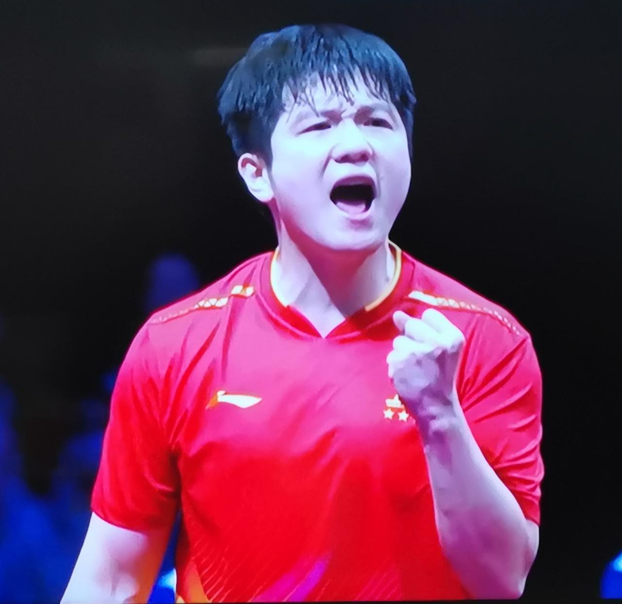 樊振东，德甲联赛一个赛季还没打结束，就登上了德甲传奇榜。
“世界乒乓球领军人物”