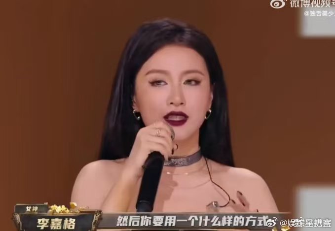 乃万李嘉格曾在新说唱提及车澈 乃万当主持、李嘉格来帮唱，新说唱里俩人提车澈的对话