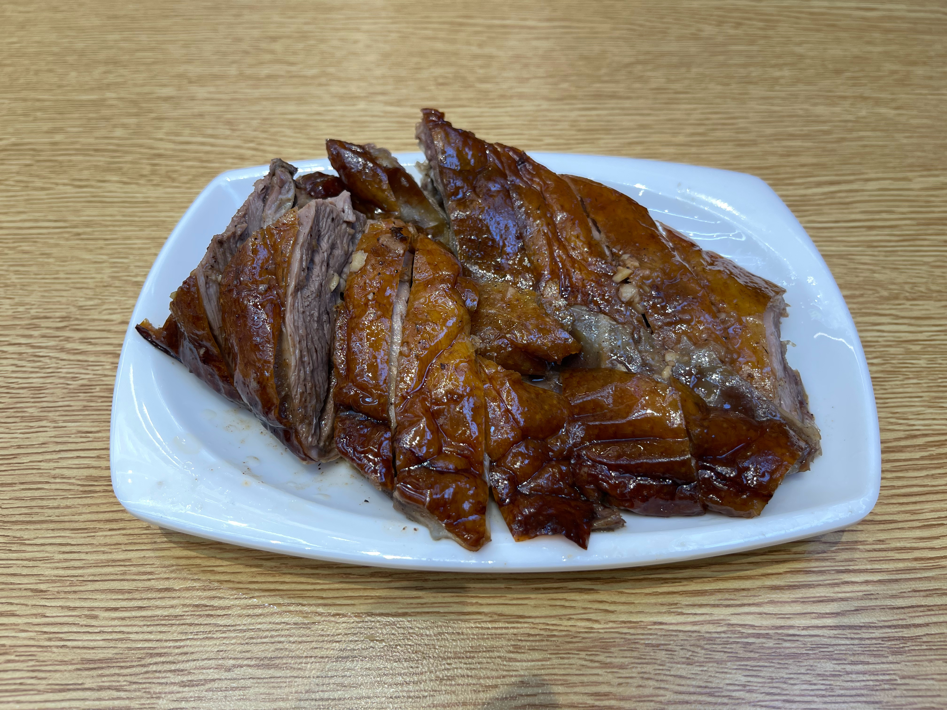 独自去偷欢我漏夜来东莞，话说莞式烧鹅份量比我大深圳同样价格的要多一倍有多，吓到我