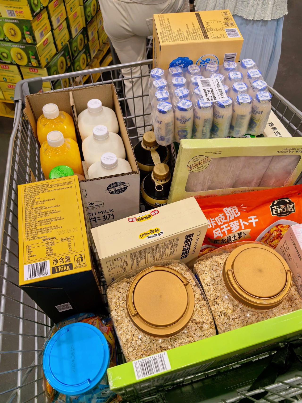 我们家一年的真实开销：
 
房贷：39800
物业：3200
保险：8500
车