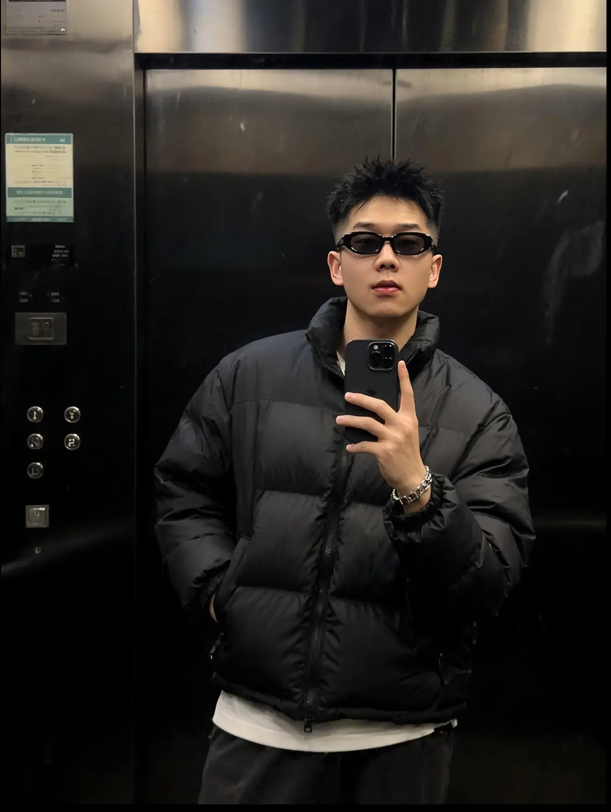 哥们虽然穷的铃儿响叮当 但是好男儿志在四方