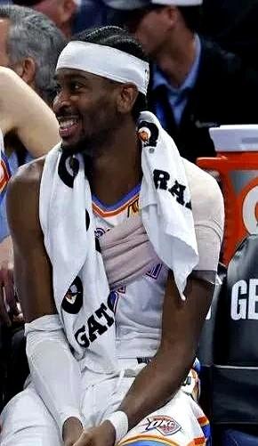 亚历山大:这赛季常规赛MVP依然是我！因为我时常3节打卡，除非联盟针对我！这话虽