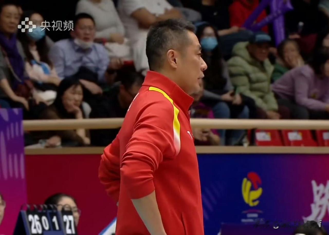 陈方“高处不胜寒”，天津女排主教练相当不好干。王宝泉时代缔造了前无古人、可能也是