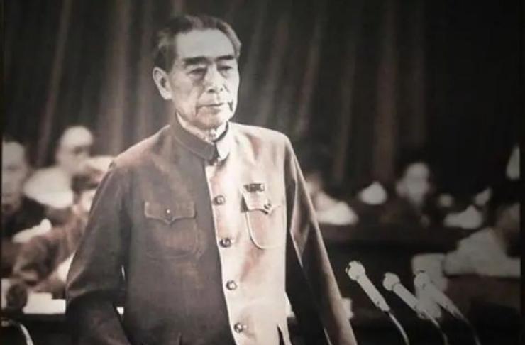1973年周恩来重回延安时，在吃饭期间落泪自责道：我辜负了延安人民的期望！
19